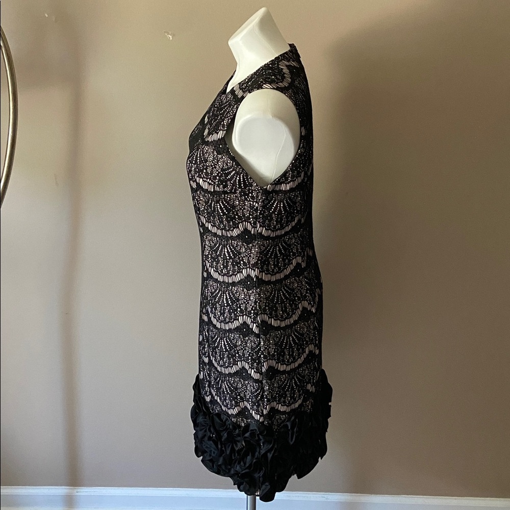 Donna Ricco Women’s Black Lace Sleeveless Dress With Ruffled Hem Size Medium - Picture 4 of 8